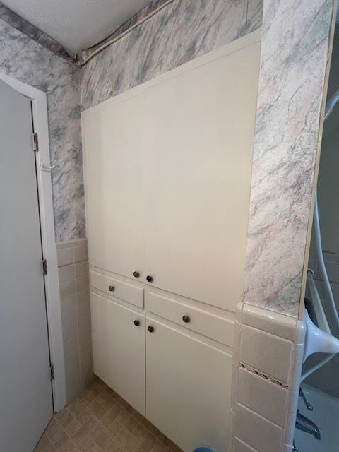 Built-ins in Guest Bathroom